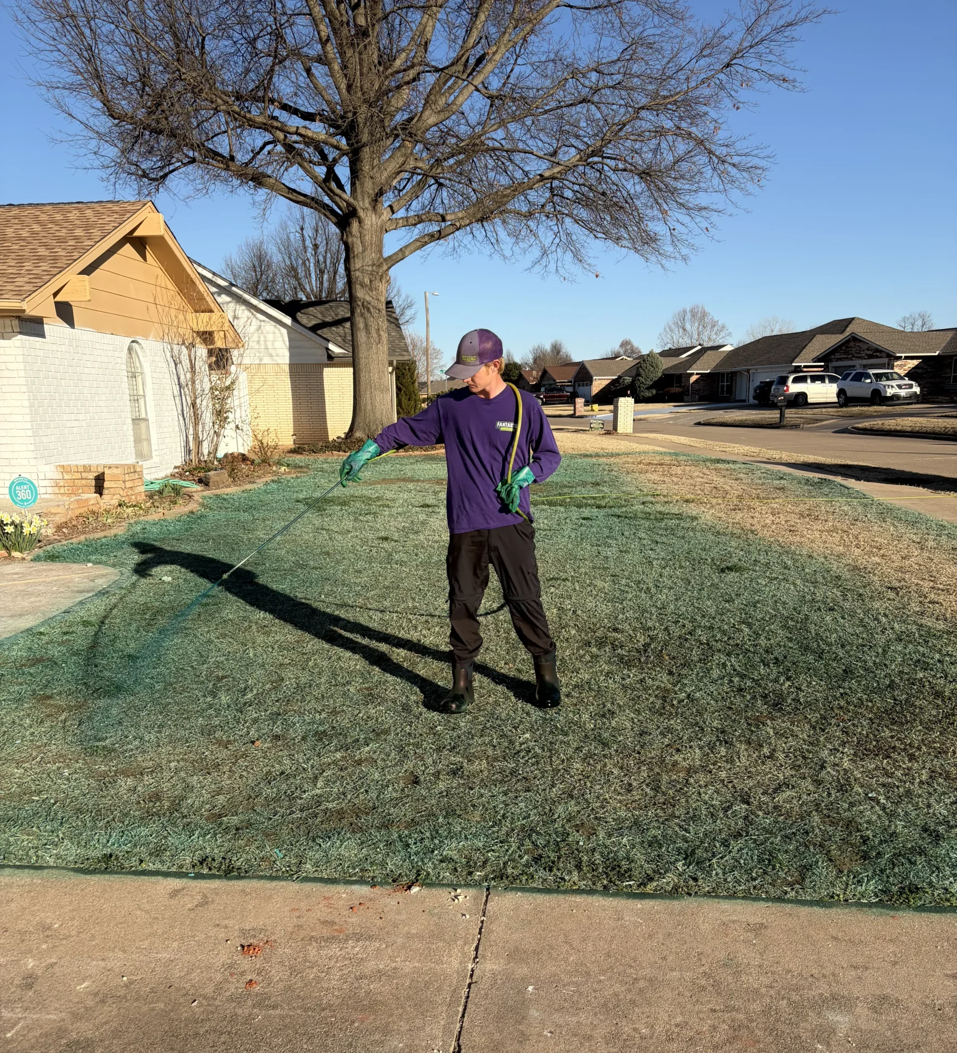 Fantastic Lawn technician treating a front lawn